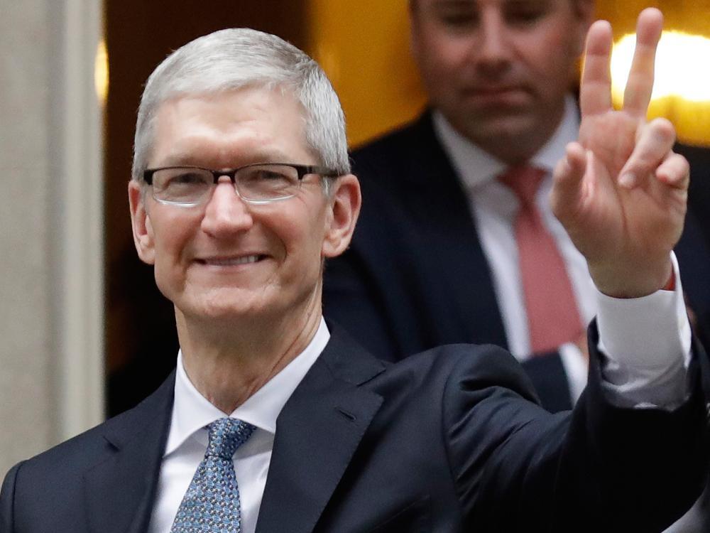 fpinvesting's tweet photo. Apple is lavishing cash on shareholders like no other company in history https://t.co/Cdb8YVElhc https://t.co/00iQqoFyiD
