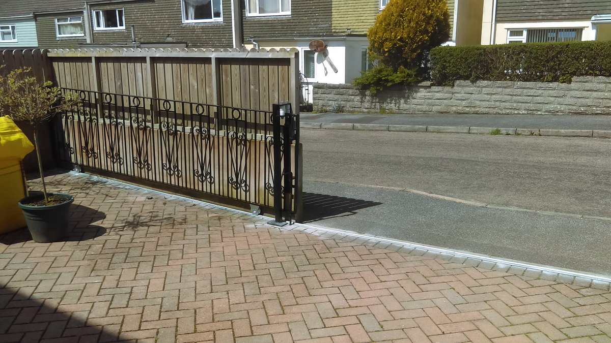SalesMarco2's tweet photo. New project completed today, another happy customer #Cornwall #Gate #steel #metal #project #improvements https://t.co/2kRjq9jSCx