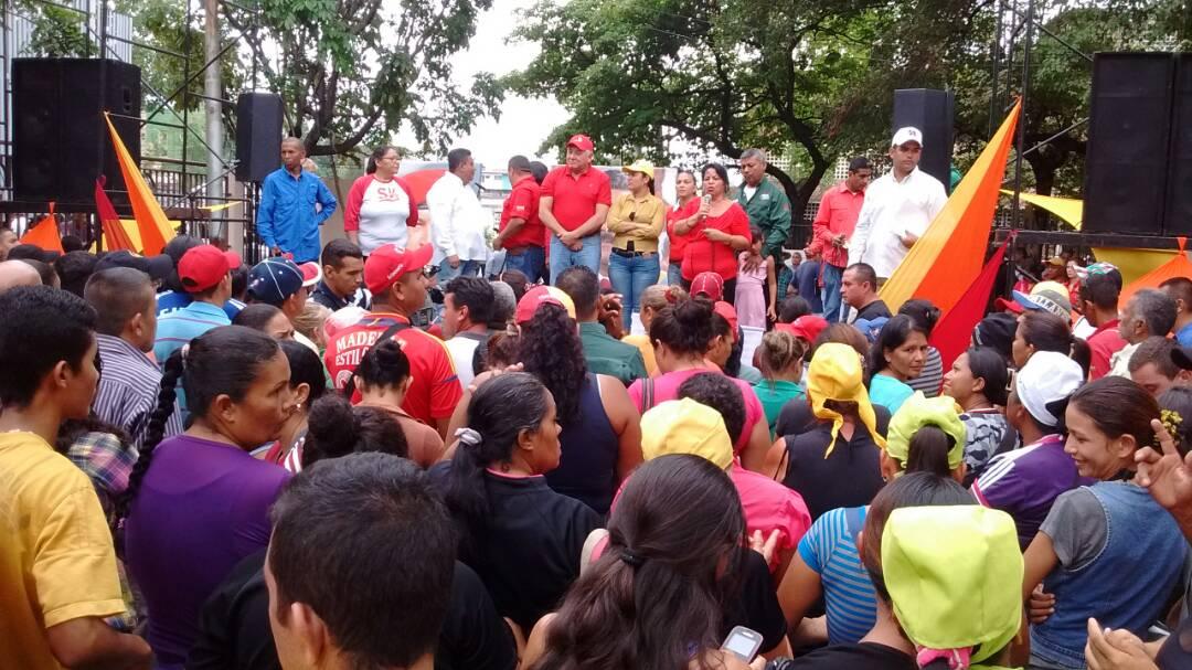 TROPACORSOBAIN's tweet photo. Trabajadores de PDVSA INDUSTRIAL CORSOBAIN, Celebraron el día del Trabajador junto a las fuerzas revolucionarias, Juventud y pueblo Barines, en la Calle Cedeño, en la sede de la Casa Sindical del estado Barinas. https://t.co/4Q3LZdOR4b