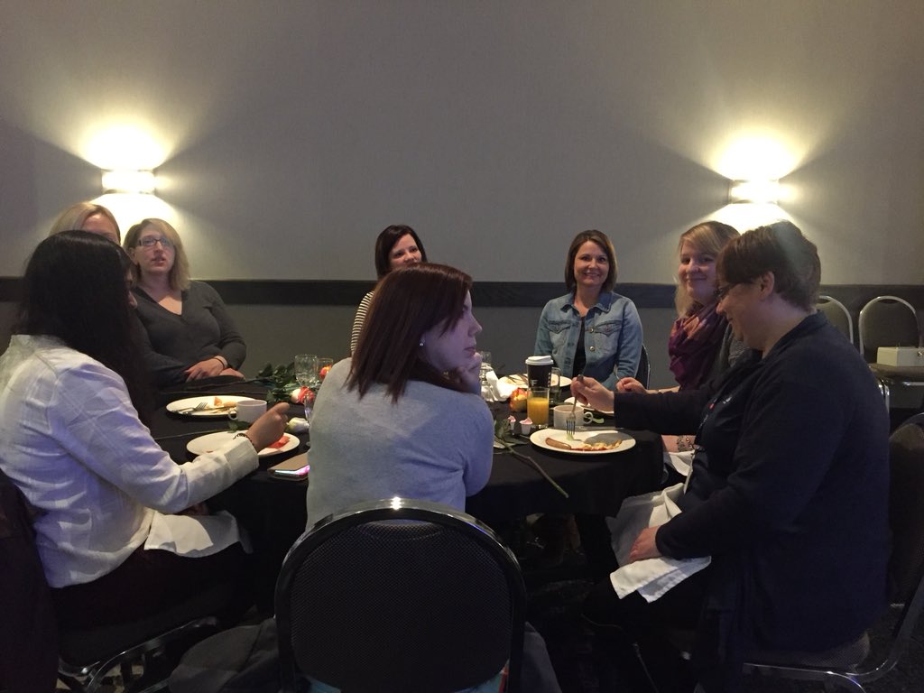 XploreBusiness's tweet photo. Enjoying @BdnChamber Business for Breakfast! Thank you @WestobaCU for sponsoring and the beautiful roses! Brandon is lucky to have such a dynamic group of business ladies! #ConnectingMB https://t.co/NvYIUlsC9U