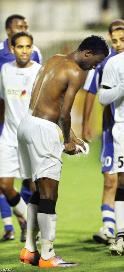 السباحه الكرويه نوعان :
أمثله على ذلك ؛
١- سباحة حسن معاذ في بطولة النخبه 🤦🏻‍♂️🤣
٢- سباحة القناص "عند تعامله" مع الكور العرضيه🏹🏊🏻‍♂️..