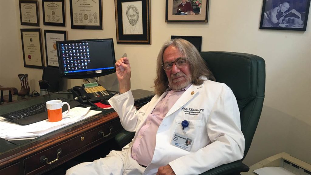 waxjournal's tweet photo. 'Harold Bornstein: Exiled from Trumpland, doctor now ‘frightened and sad’
https://t.co/UmNJTwVPuX https://t.co/v6hM7HiEU8