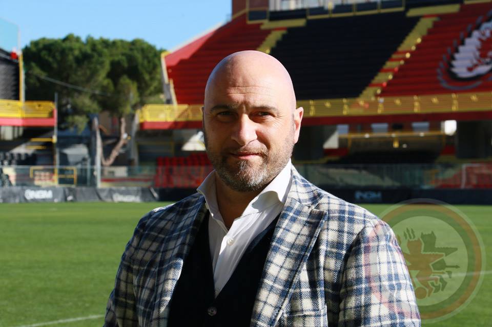 IlfoggiaC's tweet photo. #Nember non si sbilancia in conferenza stampa: "Voglio restare nel @FoggiaCalcio con un progetto ambizioso, stiamo cercando di capire se è possibile". => https://t.co/WKu31ByA7n https://t.co/x72Biye7jp