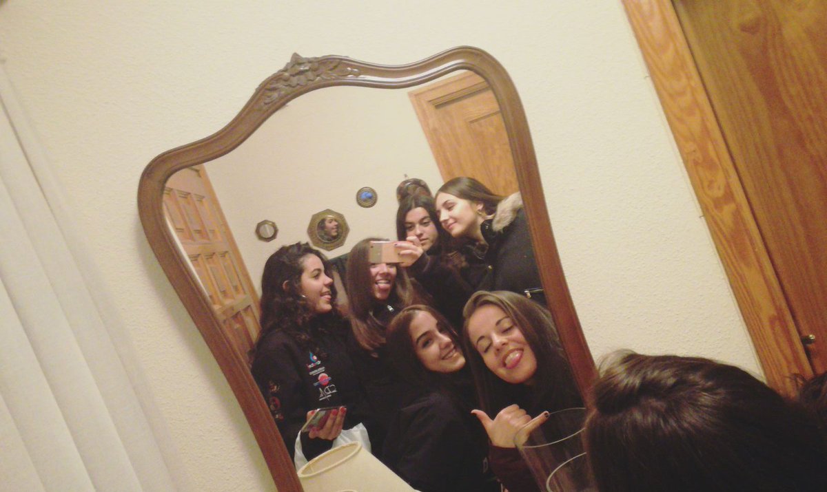 SaraPulidoFdez's tweet photo. Mejor acompañada que nunca
👯👯👫🍻🍻😈
@AabVmc #sandrius https://t.co/Ws74lFDOJC