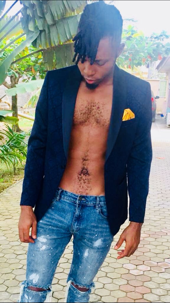 4real042's tweet photo. She said don’t grow fat 🤔#SessiOnBoi watching his weight👌Health care insurance 😉Do have a blessed month ...... #EnergyBy4Realeze https://t.co/dxIBzExDwD