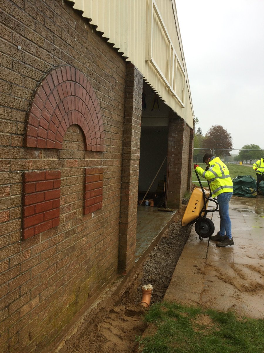CCNConstruction's tweet image. Level II Brickwork Students carrying out drainage improvement works at the Norfolk Show Ground building  Great work boys shame about the weather @norwichcollege @norfolkshow #realwork #workexperiance #drainage #improvingcampus
