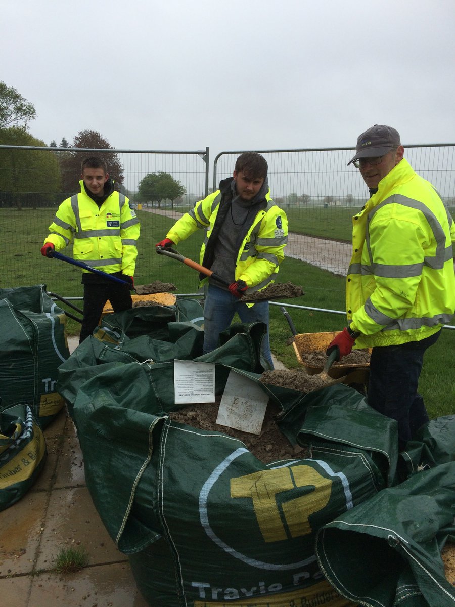 CCNConstruction's tweet image. Level II Brickwork Students carrying out drainage improvement works at the Norfolk Show Ground building  Great work boys shame about the weather @norwichcollege @norfolkshow #realwork #workexperiance #drainage #improvingcampus