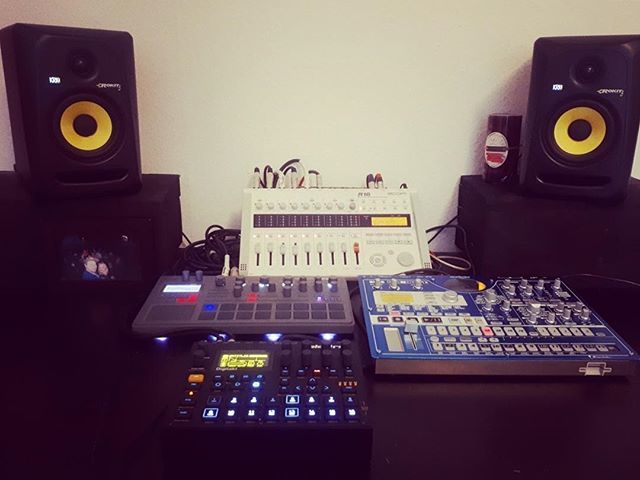 electribelovers's tweet image. Repost @polywave
・・・
The Drums. Thanks for sharing @kikerosfera #korg #electribe #electribelovers #elektron instagram.com/p/BiRrHXxg6p5/