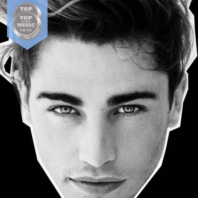 FIMI_IT's tweet photo. È sempre più @aboutriki #Mania: oggi l’album è certificato doppio platino! Complimenti, ragazzo! 👏#FIMIAwards https://t.co/CSk18o1wq0