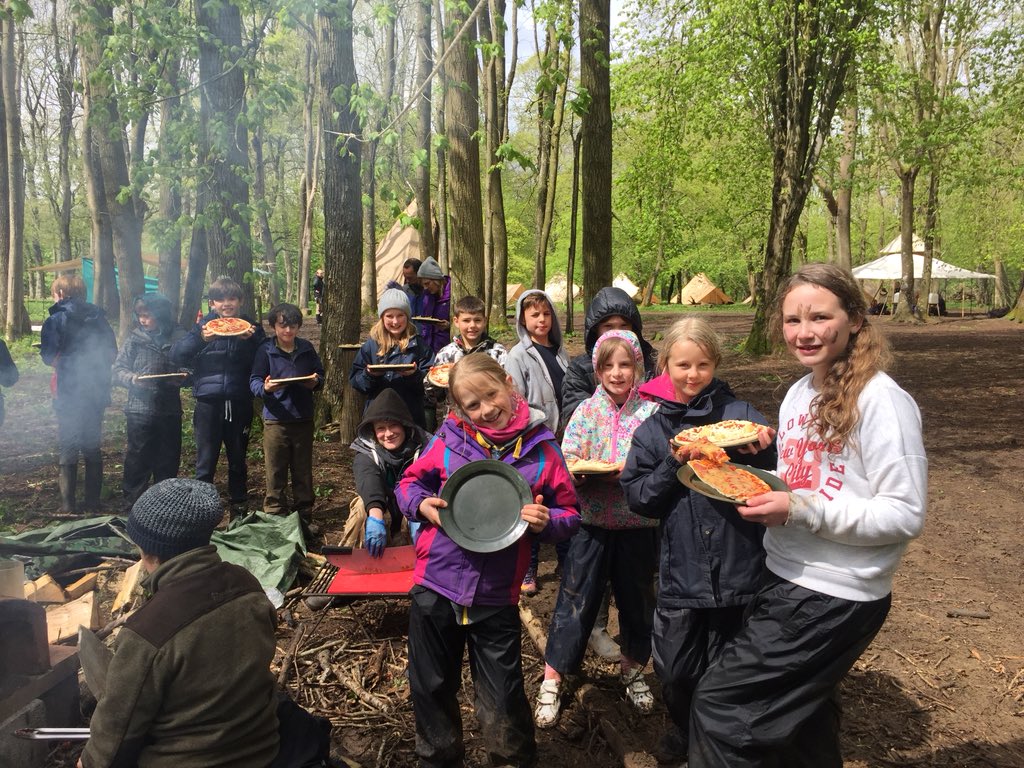 FaganKf's tweet photo. Waiting for lunch in the sunshine before wild swimming! @Cokethorpe https://t.co/pENvcwwqdS