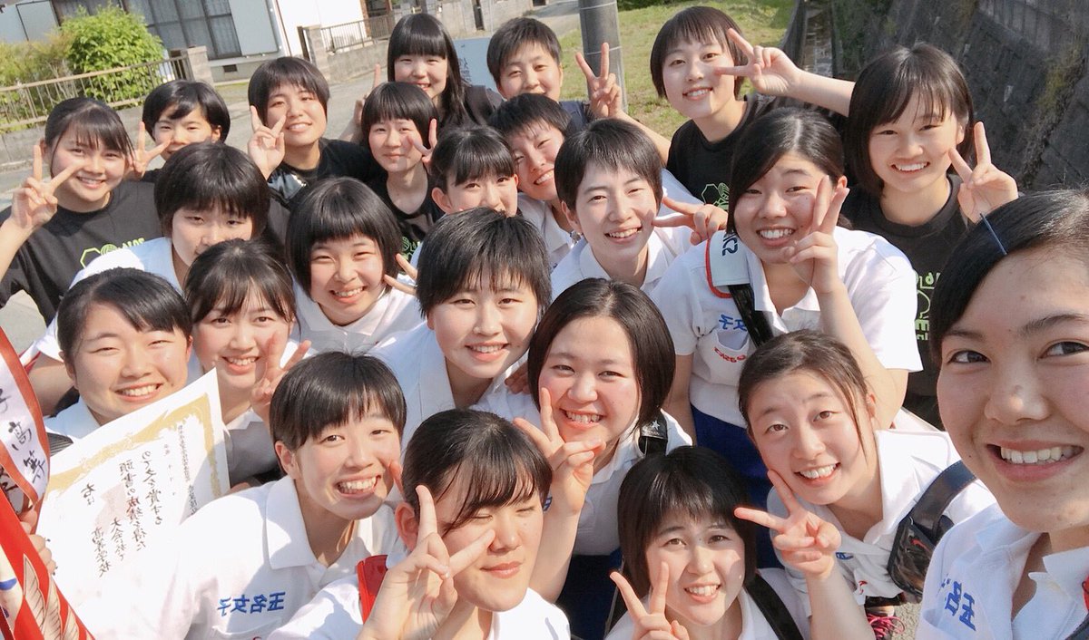 InsectPotato's tweet photo. 4月27日.荒玉大会🏐
2連覇する事できました👊🏻
沢山の応援ありがとうございました🙌💕
明日の大会も頑張ろ💥
引退までちょうどあと1ヶ月.
悔いの残らないよう頑張っていこう. https://t.co/f86Q1cR66D