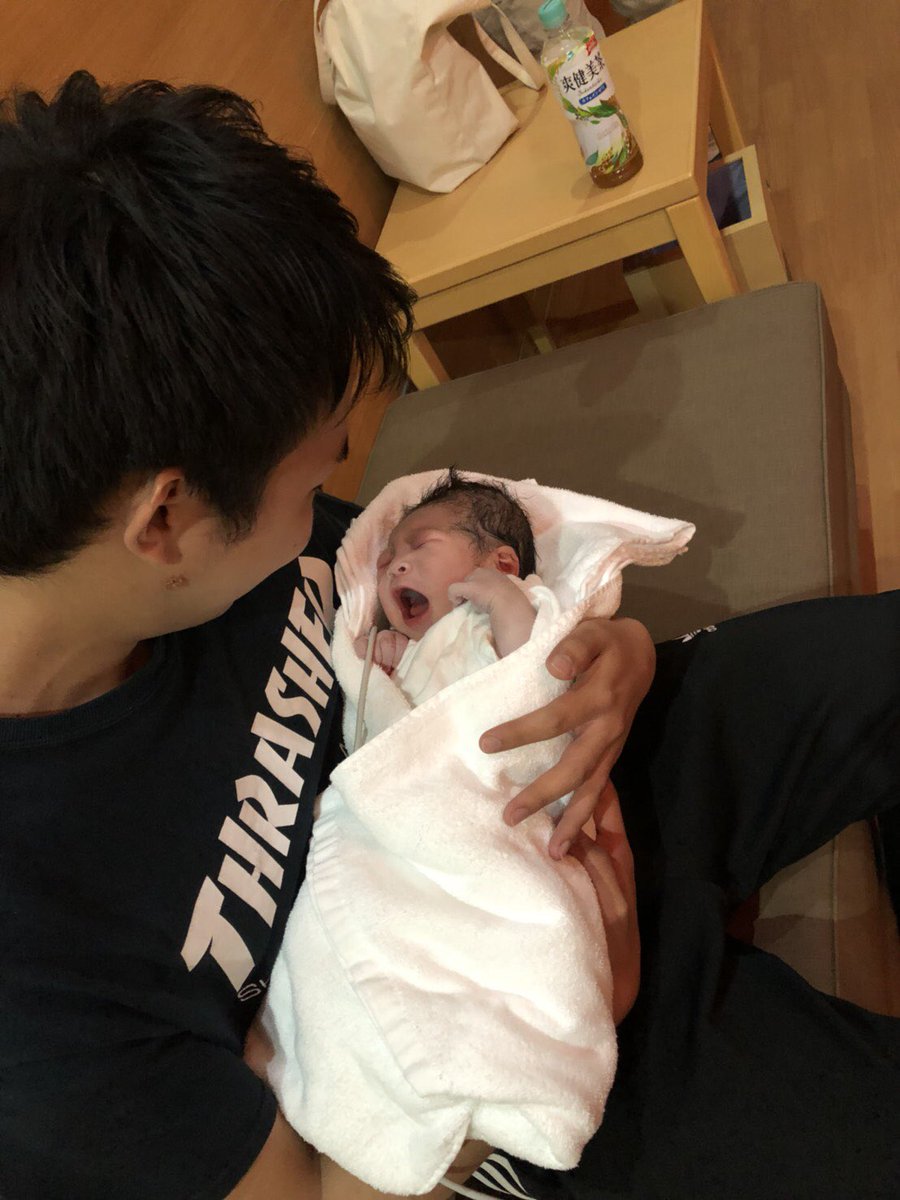 mss___sky's tweet photo. 🎉2018年5月2日🎉
18時31分に3116gのおっきな男の子が産まれました👶
名前は"中本 歩夢"です！
色々すごすぎて涙が止まらんかったけど
12時間も陣痛に耐え抜いたりほホンマによー頑張ったなぁ。
ホンマにありがとう。
これから3人で頑張っていこね🎉 https://t.co/t1Gra6kppX