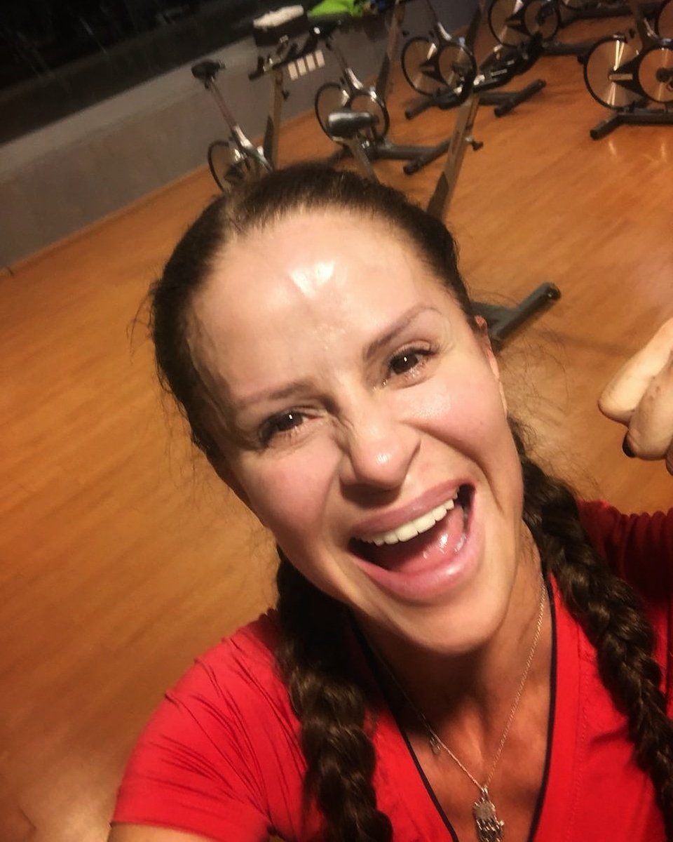 wdeloscobos's tweet photo. ¡Nada como un buen shot de endorfinas para comenzar el día!
!Feliz miércoles #ManadaQuerida !
#Wendy💋 #EducandoANina #MecheLara #TV #MisChavos #CDMX https://t.co/5wFezMwWgO