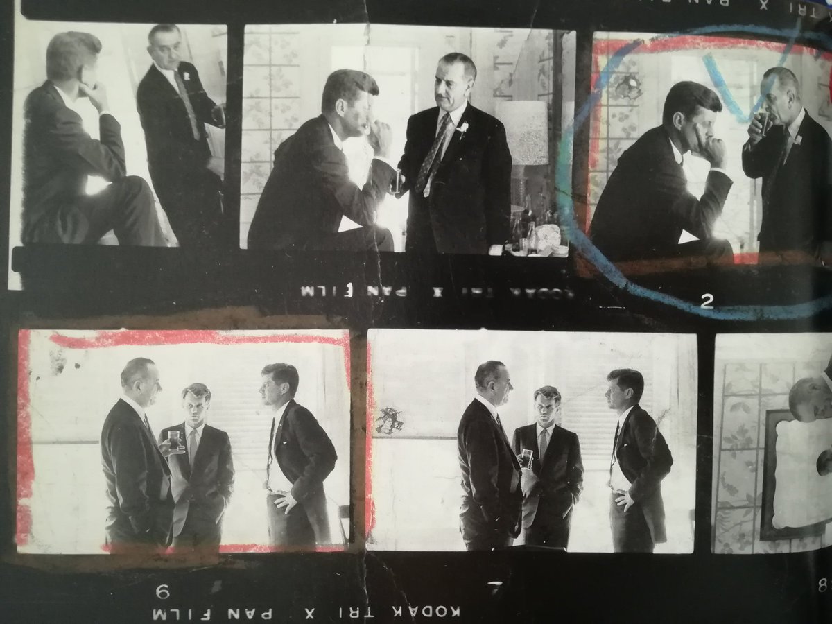 ferrojasparra's tweet photo. Impecable trabajo de #JacquesLowe sobre #Kennedy. Las fotos y los textos, publicados por @la_fabrica en español, permiten una aproximación privilegiada a su campaña, presidencia y muerte. #FILBO @LibreriaLerner https://t.co/gIx3t0oINj