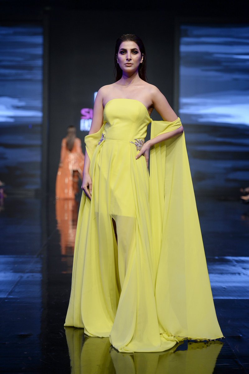 MediaSpringPk's tweet photo. Throwback to #PSFW18 @habib_areeba walking for #FahadHussayn https://t.co/JQBYpghuaD