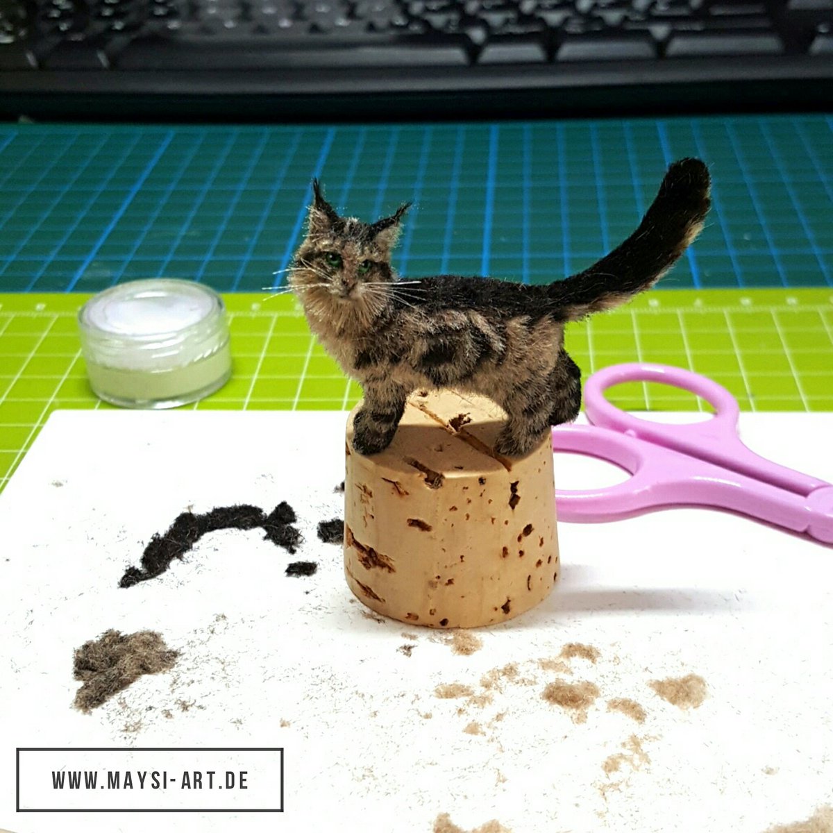 MaysiArt's tweet photo. 🐾 WIP...just some final touches left to do...work in progress pic of a commission I did a while ago 😊• Maine Coon • 1:12 scale 😺
.
.
#ooak #miniature #miniaturecat #polymerclay #polymerclaysculpture #polymerclaycat #modellieren #dollhouse #dollhousecat #beesputty #cat #katze https://t.co/5KMqOVWaSE