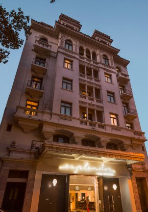 De ambiente romántico, @esplendoruy se encuentra a menos de cinco minutos a pie de las más grandes atracciones de la ciudad. Animate a cruzar el charco y descubramos juntos la magia de #Montevideo con <a href="/EsplendorH/">Esplendor Hoteles by Wyndham</a> bit.ly/2BOVcZE 
#ViviConEsplendor