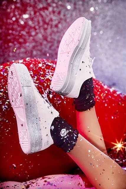 manilabaeph's tweet photo. We’re loving @MileyCyrus’ collaboration with @Converse ❤️ Read more about it here: https://t.co/LuWyiu6GV3 https://t.co/i76Mtpc5qX
