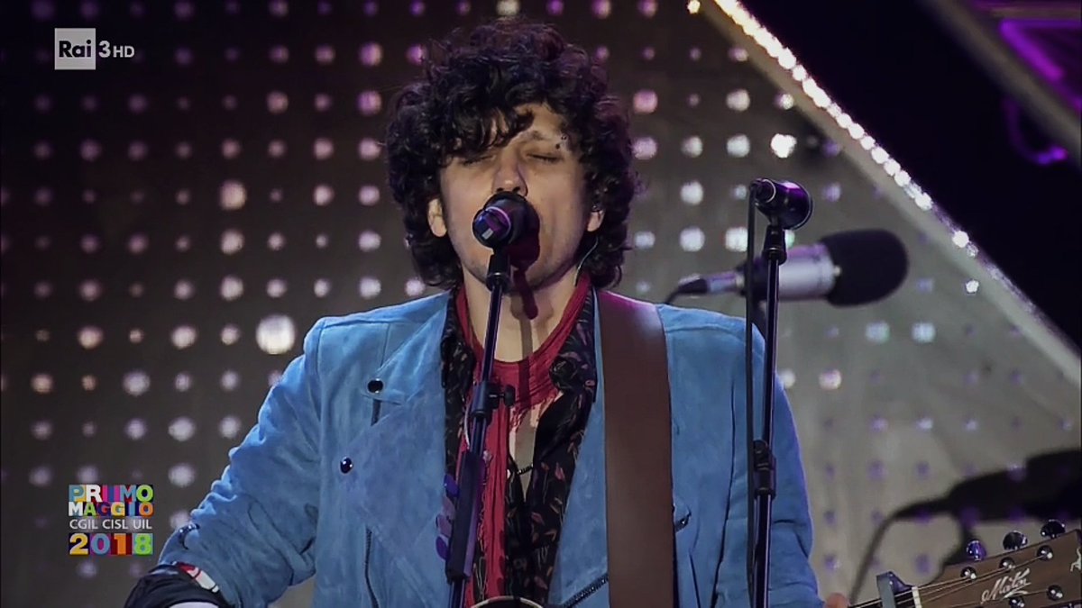 sturmhondrang's tweet photo. Ermal al concertone del primo maggio #ErmalMeta #primomaggio #ErmalMeta1M2018 #1M2018 #concertone https://t.co/gHw0BVU18j