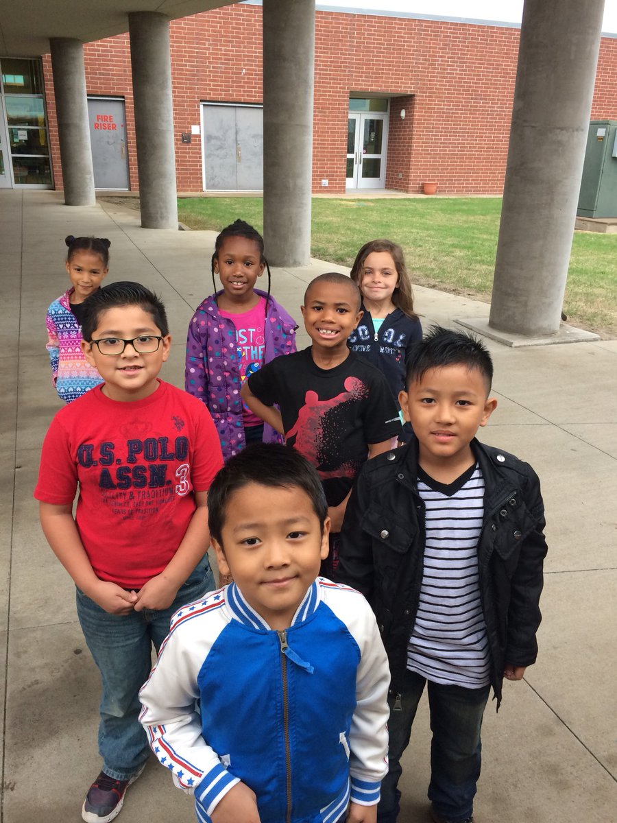 flippinreading's tweet photo. Dallas aquarium bound #neblettknights #firstgrade #buildongbearcats https://t.co/qwcWVWw84K