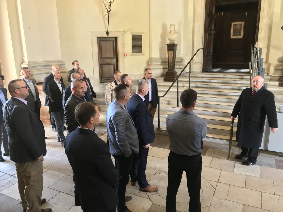 USArmyEURAF's tweet image. Attendees at the Conference of European Armies for NCOs get an overview of the Great Hall at the Royal Hospital, Chelsea. The facility is home to some 300 British Army Pensioners. #StrongEurope #soldierforlife #neverforget