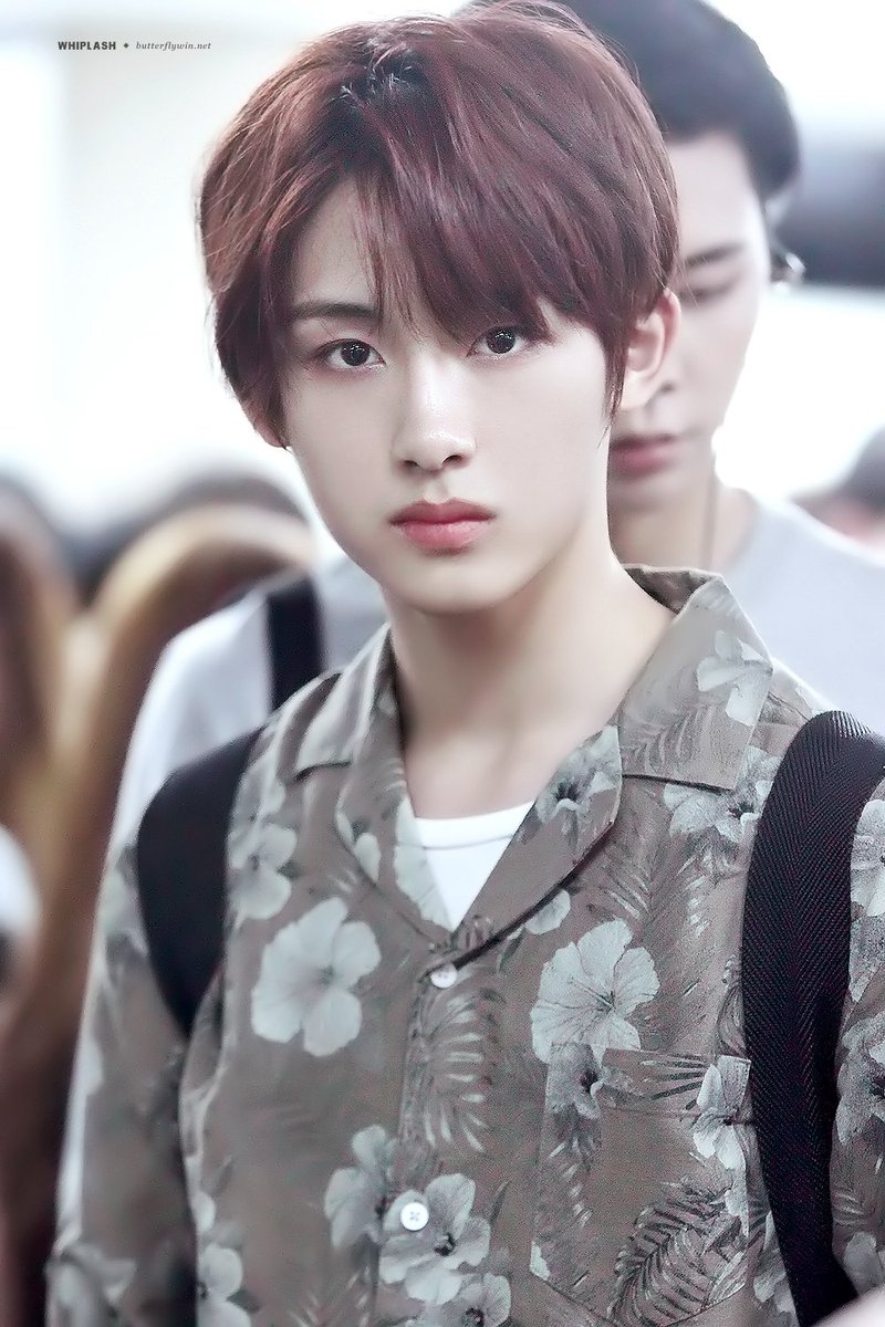 lijm__'s tweet photo. เป็นเซทที่คนในพันทิปแตกตื่นว่ามีคนหล่อขนาดนี้อยู่บนโลกด้วยหรอ ต่งไม่อ่อนโยน https://t.co/SI6efSCu9D