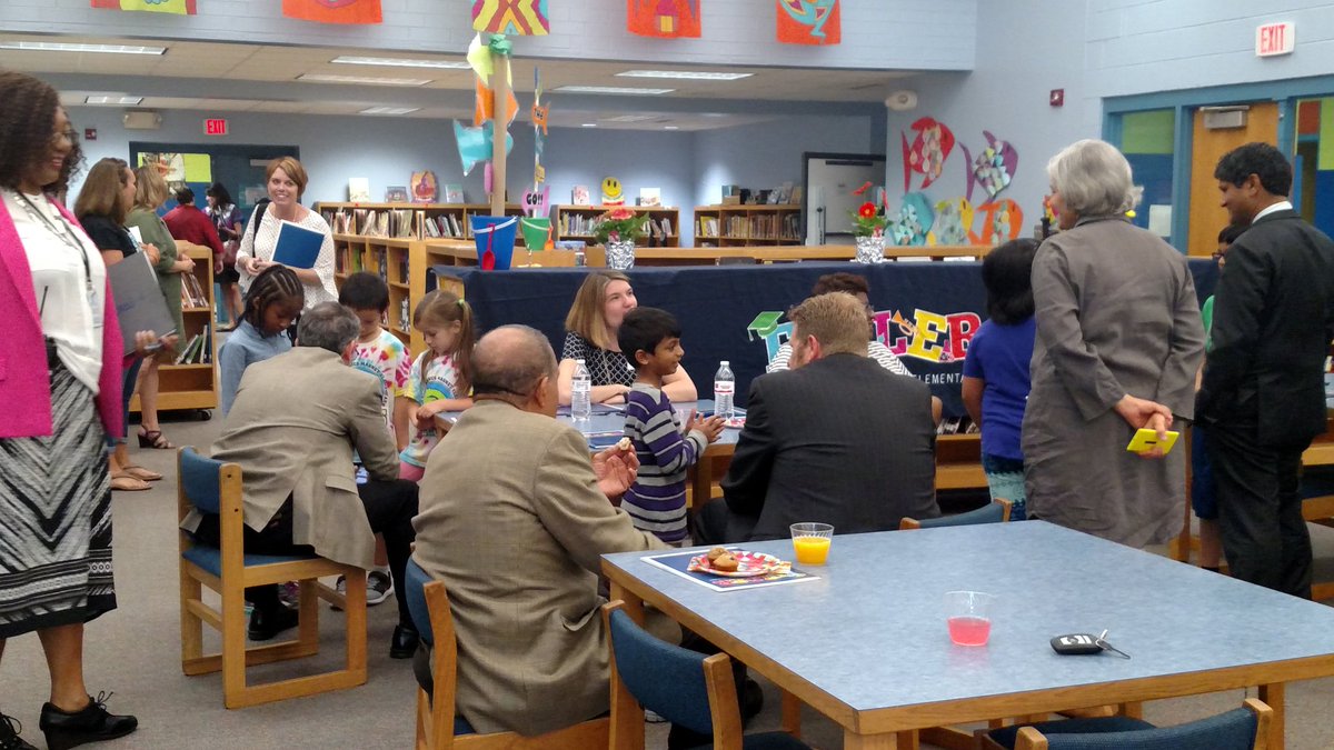 FullerMediaCtr's tweet photo. Getting to know our guests! #FullerElem #FullerPTA #ElectedOfficialsVisit2018 @FullerPTA @FullerMagnetAP https://t.co/sRcTImSEWZ