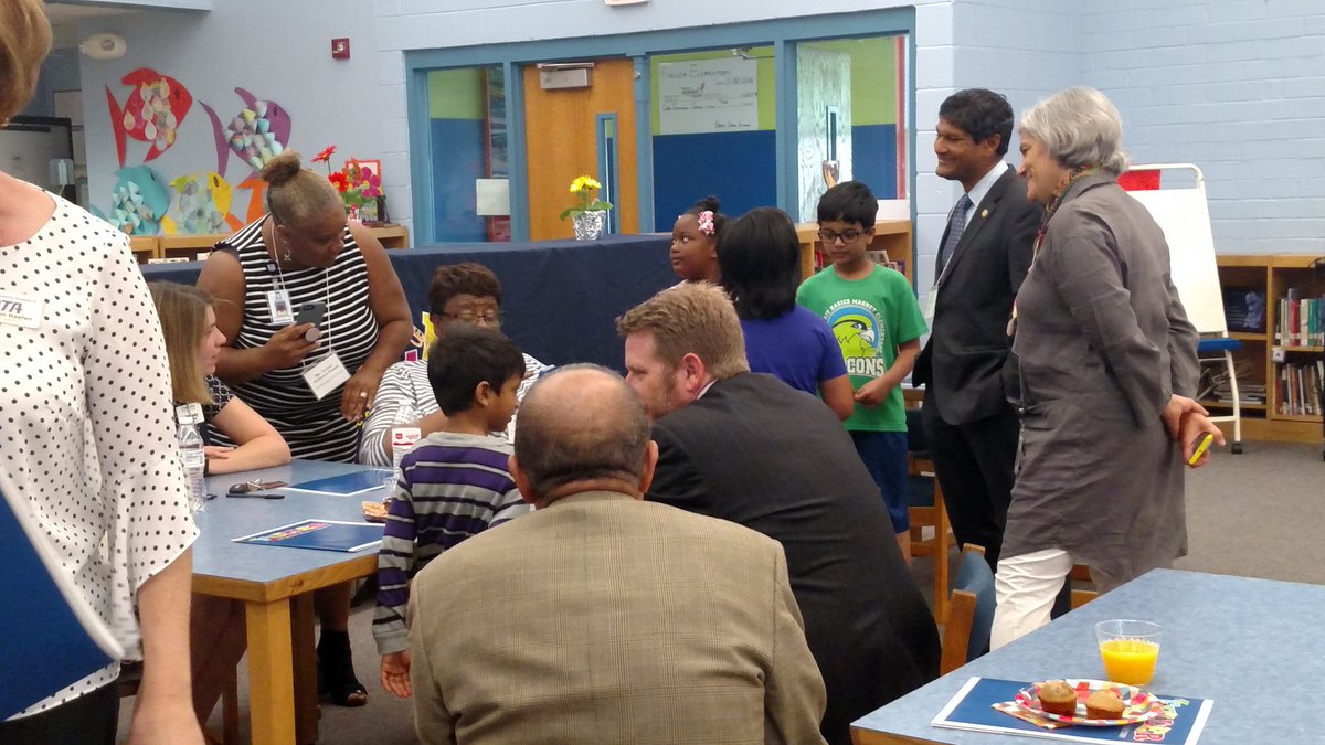 FullerMediaCtr's tweet photo. Getting to know our guests! #FullerElem #FullerPTA #ElectedOfficialsVisit2018 @FullerPTA @FullerMagnetAP https://t.co/sRcTImSEWZ