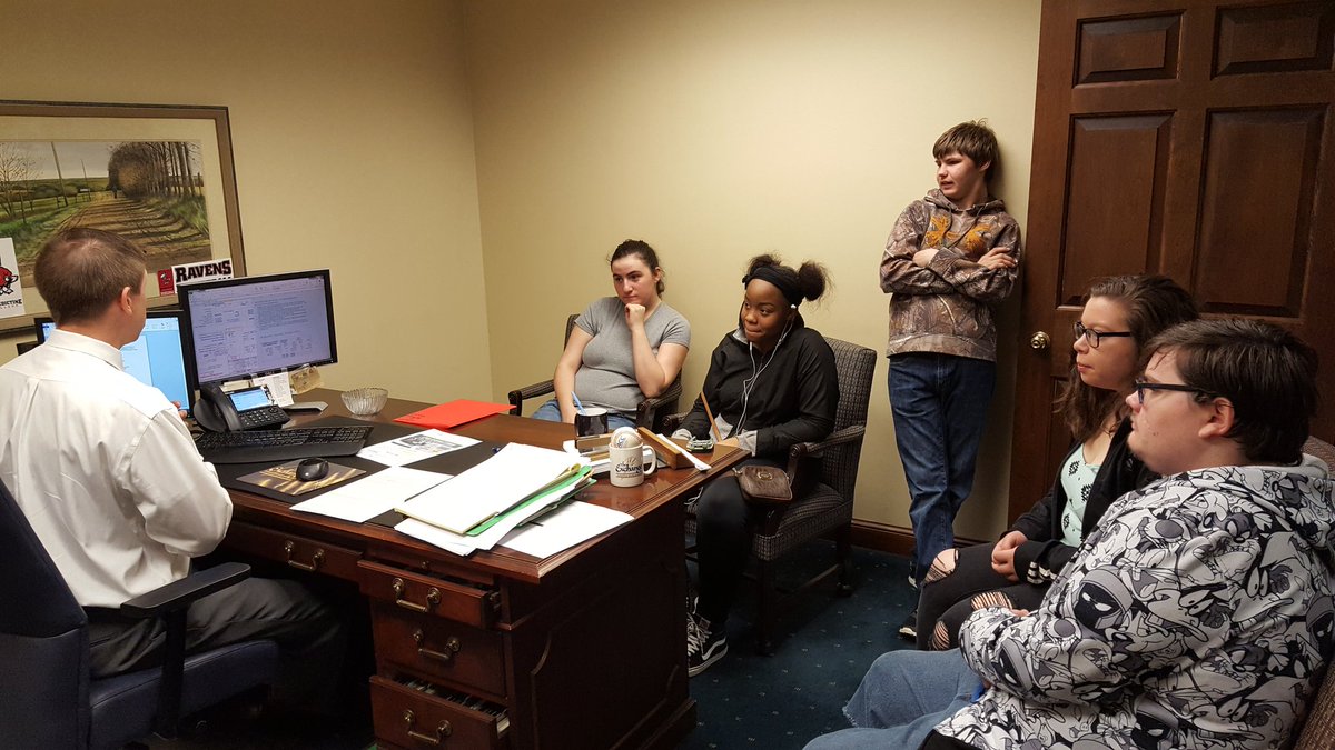 StillTeachWell's tweet photo. Thanks to Exchange Bank for helping our kids get pre-approved before going to buy a car. @atchisonredmen https://t.co/cwxf2sn1rL