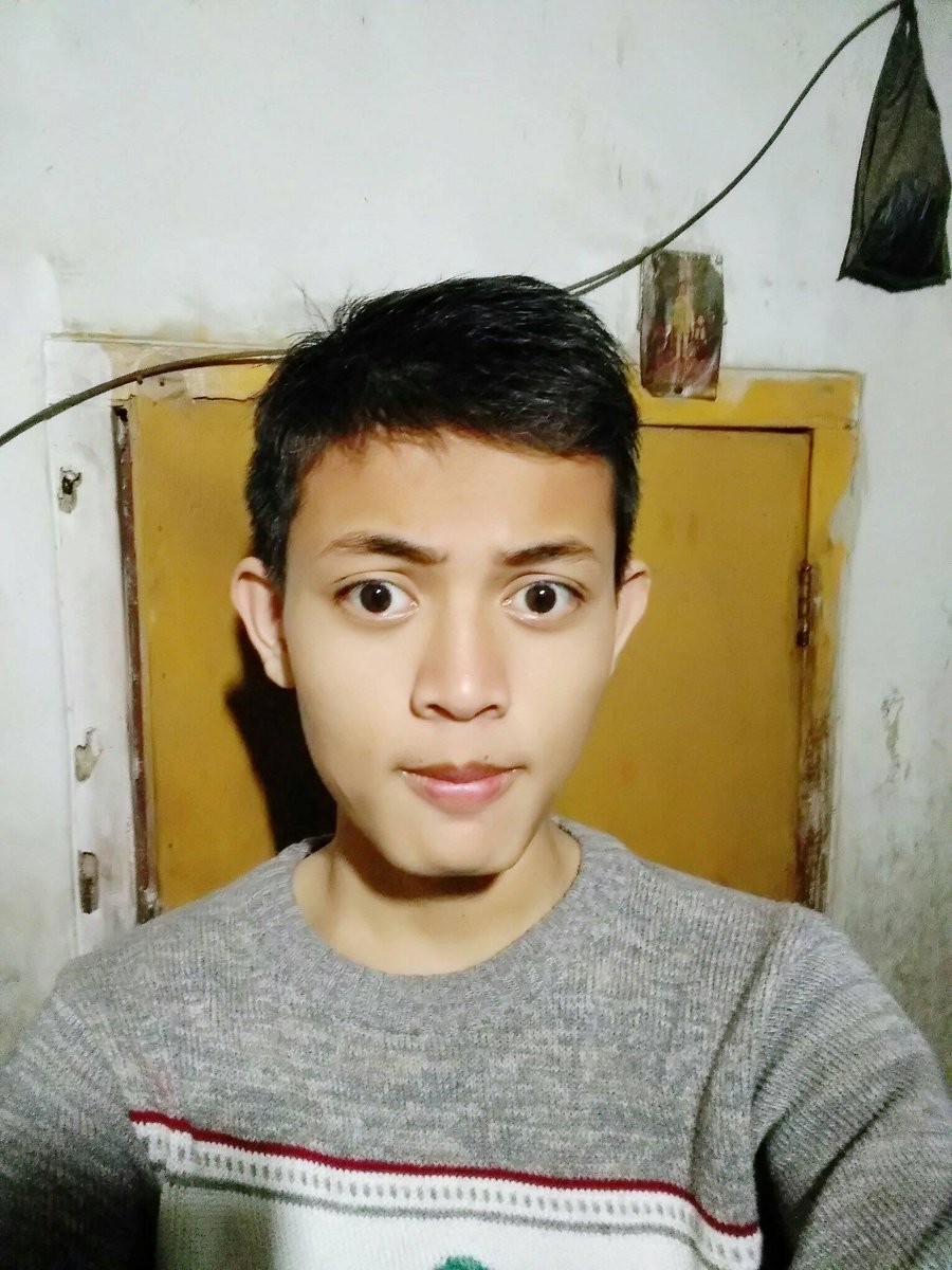 AlMusyak's tweet photo. HAHAHA.... SEMOGA AJA BISA JADI AKTOR DAN PWENYANYI TERKENAL AMIN... https://t.co/kkXj9OjacF
