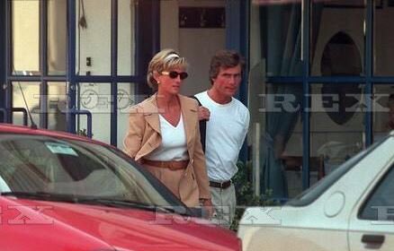 dequacivis's tweet photo. What does @RaviGovindia1 have in common with #PrincessDiana #Sinitta #AmandaWakeley!? A ❤️ interest with #ChristopherWhalley #IPSUS #Tories #OffShoreLeaks #GreedyDevelopers #HealthandSafety #GasViolation #Murder #SlumLandlords #WandsworthCouncil #SaveWandsworth https://t.co/m4dPbHre4j