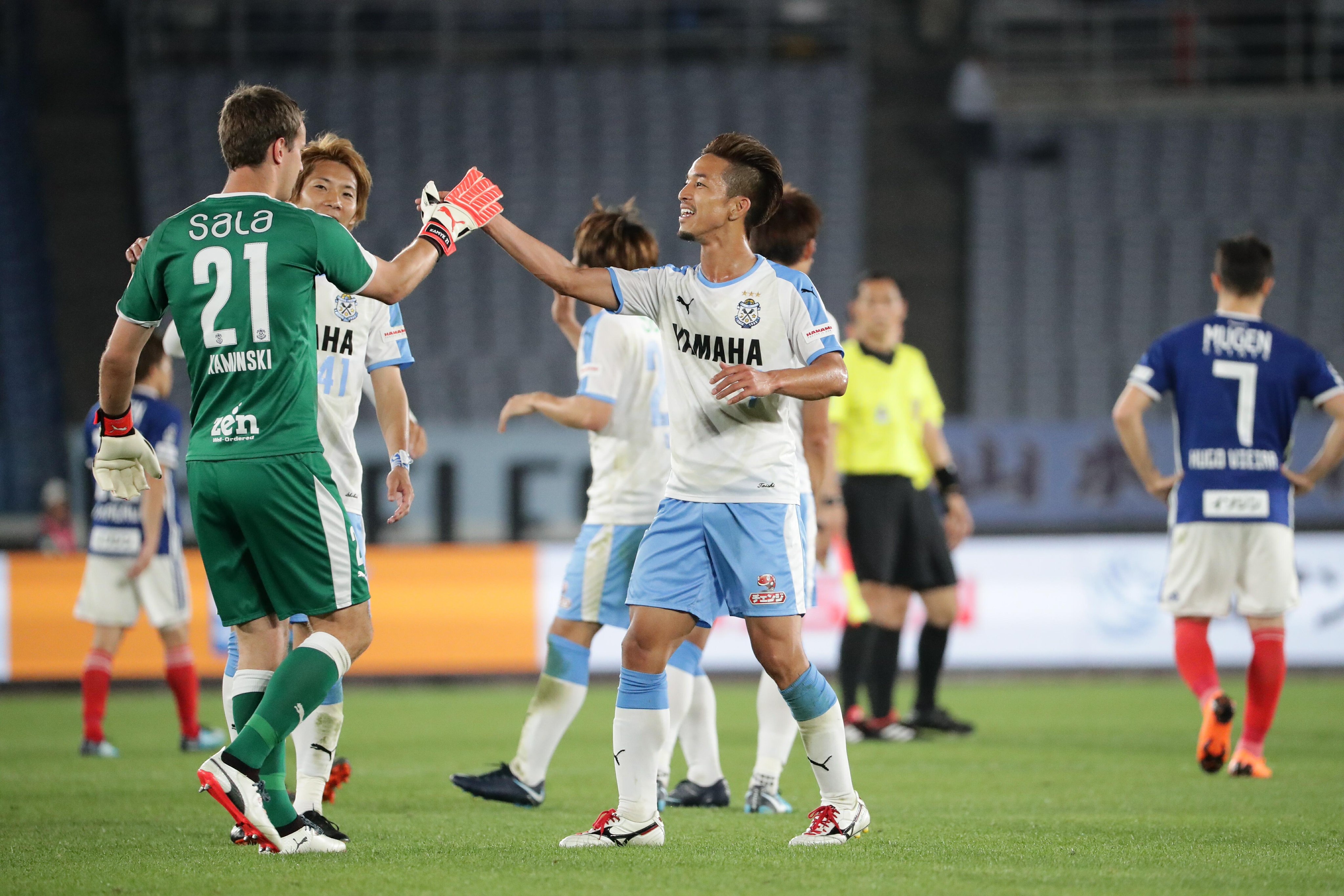 サッカーダイジェスト J１採点 寸評 横浜１ ３磐田 ２得点の田口は守備でも奮闘 退場処分のギレルメは T Co Rnsj9letve Jリーグ 採点 寸評 横浜fマリノス ジュビロ磐田 T Co 2hidlrlnrn Twitter