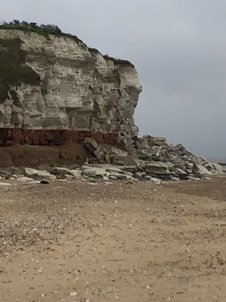 williammonty's tweet photo. Proper deluge at Old Hunstanton. SES/ WRM bus on way back now after effective data collection & sheltering from storm. ETA 4.30-5pm. Geog supervision available with WRM in library till 6 if needed for any boys w.parents picking up later. #bsfieldtrip @BSGeography @BedfordSchool https://t.co/E9nzkt3Hxw