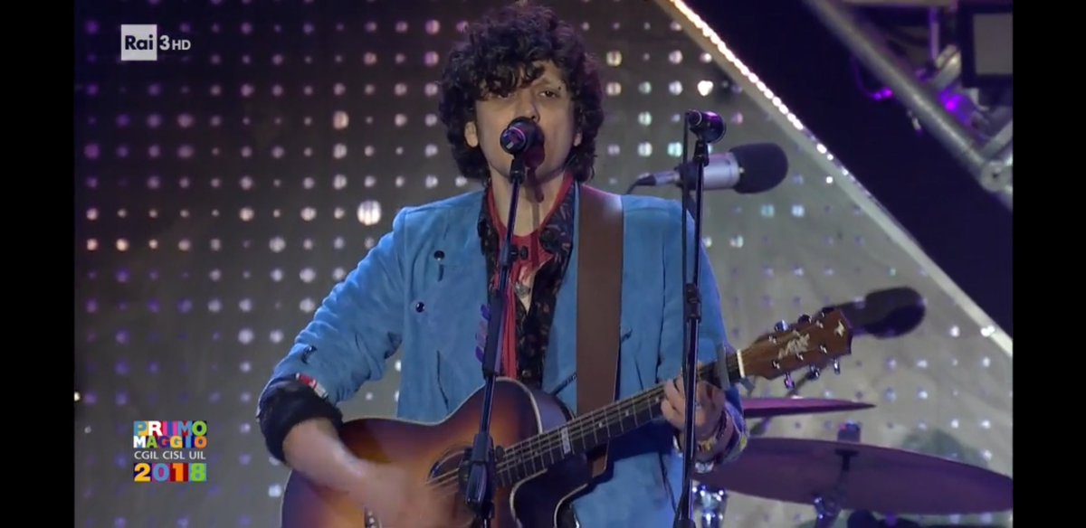 ilariatoscano96's tweet photo. La pelle d'oca anche a vederlo da casa. 💛 #ErmalMeta1M2018 https://t.co/Bp8stEtK3B