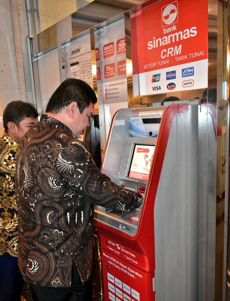Acara ditutup dengan penyerahan Simbolis Kartu ATM/Debit #GPN kepada Nasabah Bank Sinarmas dan simulasi Penarikan Tunai di Mesin ATM. Bank Sinarmas juga memberikan cashback 10% untuk pengguna yg melakukan transaksi di mesin EDC berlogo GPN selama periode promo.