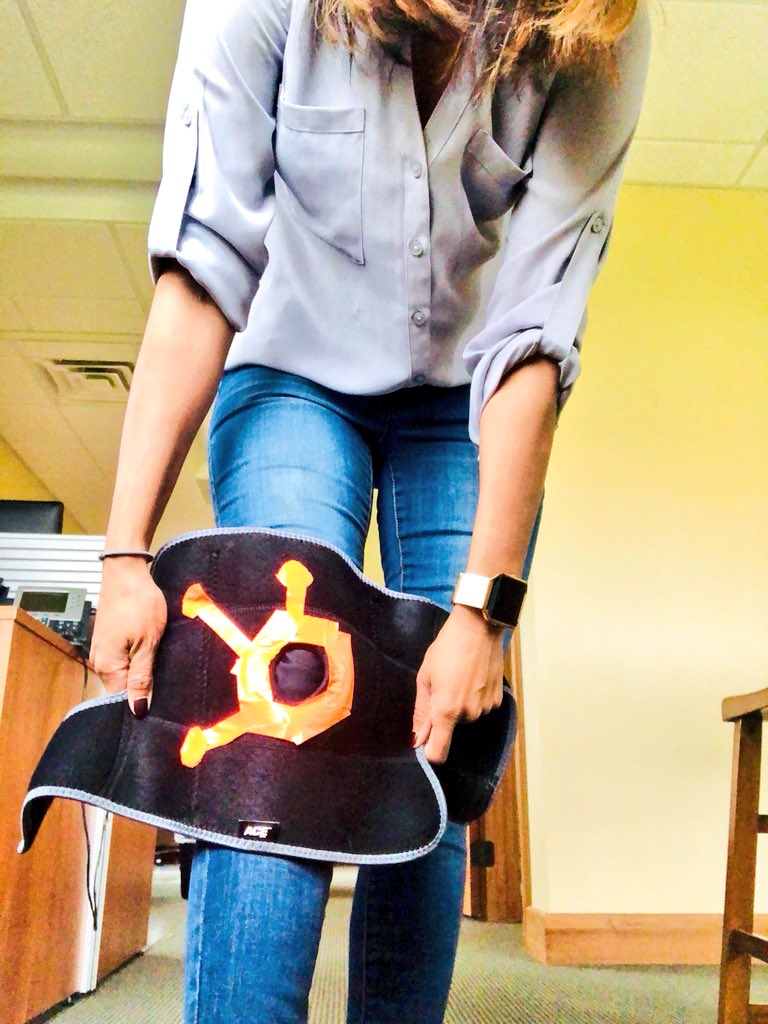 srcorley's tweet image. When you tweak your knee and need a little extra support, but also have a @HubSpot HUG meetup later on tonight. #hubspotting