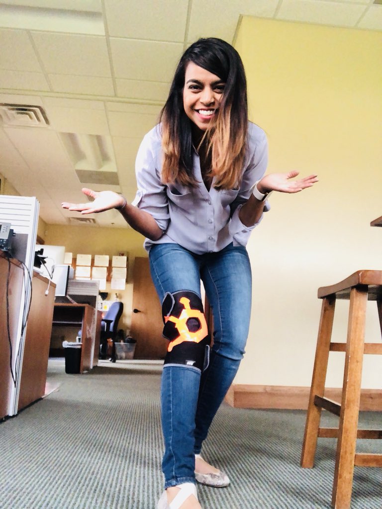 srcorley's tweet image. When you tweak your knee and need a little extra support, but also have a @HubSpot HUG meetup later on tonight. #hubspotting