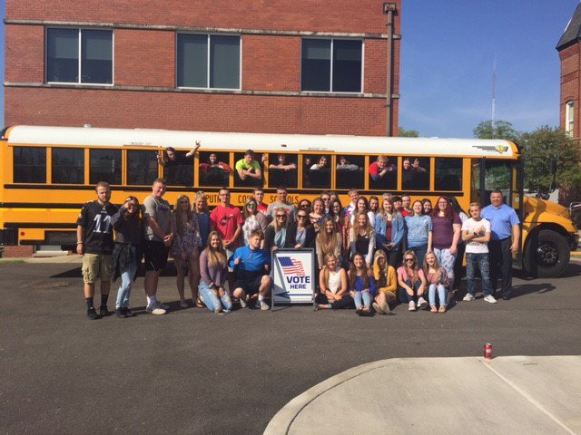 wvsosoffice's tweet photo. Students from Hurricane, Buffalo, and Poca High Schools in Putnam County early voted with Clerk Brian Wood this morning. #GoVoteWV https://t.co/B94L6JV3Zp