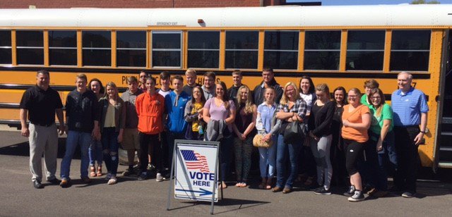 wvsosoffice's tweet photo. Students from Hurricane, Buffalo, and Poca High Schools in Putnam County early voted with Clerk Brian Wood this morning. #GoVoteWV https://t.co/B94L6JV3Zp