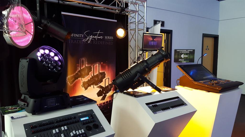 HighliteGroup's tweet photo. Last Day of Plasa Focus Leeds. Royal Armouries Museum, N-E07-N-E08.
#plasafocus @plasashow #plasafocus2018 #InfinityIntelligentLight #InfinitySignatureSeries #Theatrelighting #Chimp300 #lightcontroller #VintageBlaze55 #retrolight #InfinityFurionSpot #movinghead https://t.co/LhuD6pdO4Q