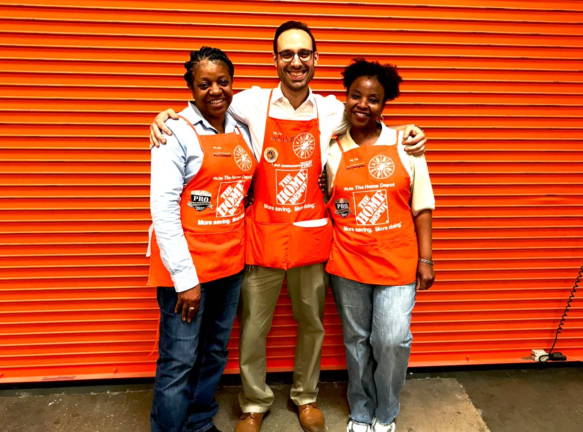 WallaceLaFont's tweet photo. Congratulations to Penny and Paulette for their Pro Platinum Champion recognition for #drivingsales and #excellentcustomerservice in 2017! @Travis_Dishawn @WebbfWebb @ChadAbadie1 https://t.co/2S52DqqKL0