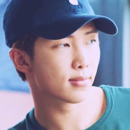 rmdoingthings's tweet photo. Kim Namjoon wearing baseball hats. https://t.co/EZjdkLFny5