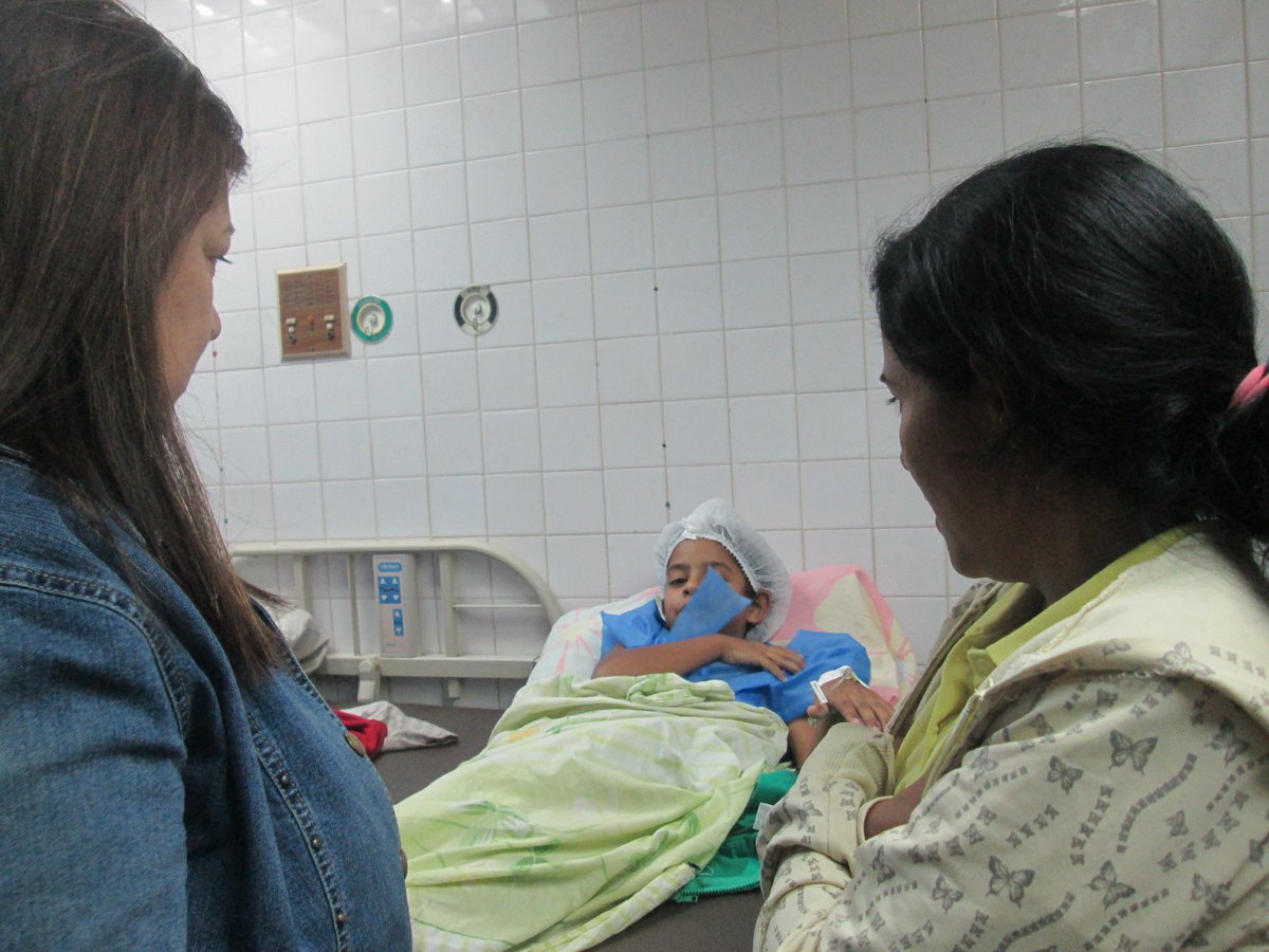ninosimon_Lara's tweet photo. Gracias a las alianzas con el @IVSSARVA , realizamos jornadas de intervenciones quirúrgica de cirugía pediátrica y ORL de manera gratuita, sólo debes dirigiste al servicio social de nuestra institución. #MayoDeProteccionYFuturo @NicolasMaduro @DPresidencia https://t.co/ryX2f5qaai