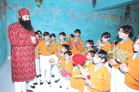 rameshchahal's tweet photo. #SaveGirlInRealSense 
महिलाओं के लिये जो संत @Gurmeetramrahim 
ने किया उतना करने का कोई सोच भी नहीं सकता| शाही बेटी बसेरा,शुभदेवी विवाह,विधवा पुनर्विवाह,बराबर का दर्जा,गरीब लड़कियों की शादी,आत्मरक्षा के गुर,कुल का क्राउन जैसे दर्जनों और उदाहरण है जो एक बार में नहीं लिखे जा सकते| https://t.co/1Mk2fOruEK