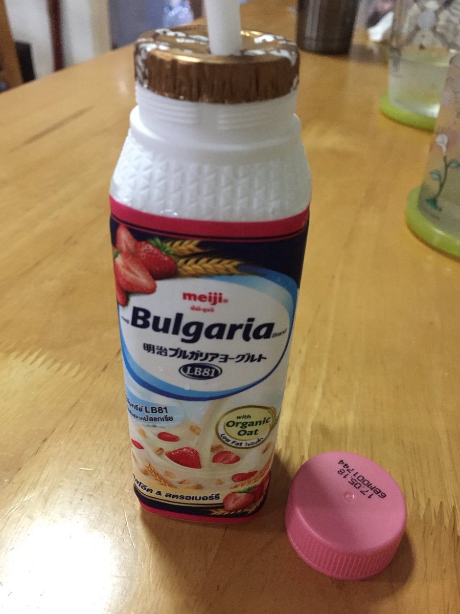 eieibyee's tweet photo. มีความเปรี้ยวๆ มีโอ๊ต+🍓ให้เคี้ยวเพลินๆ ฉดชื่นนน #รีวิวเซเว่น https://t.co/LoXnc1ybvq