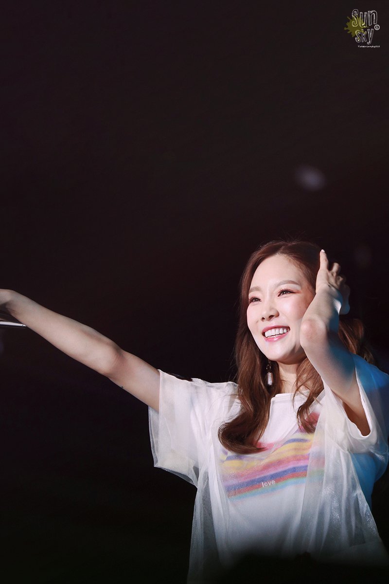 180422 BOB in Taipei - 탱🎤😁
c1.staticflickr.com/1/982/40929402…
#TAEYEON #태연