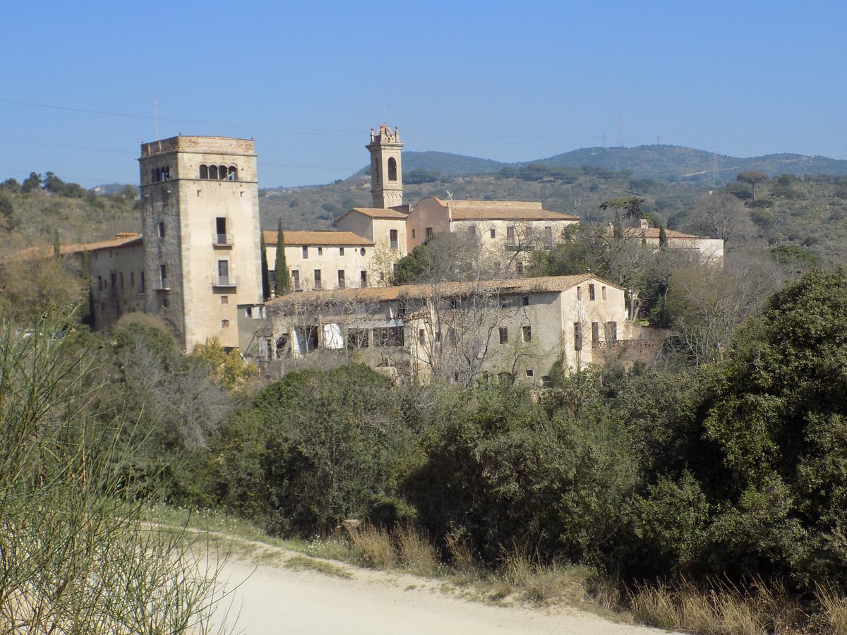 BadalonaTurisme's tweet photo. 📌Del 5 al 13 de maig al Monestir de Sant Jeroni #Badalona "I Fira Solidària de la Murtra" Venda d'objectes antics, d'art i regal a benefici de les obres de restauració i manteniment del monestir Tots els matins de 10 a 13h, entrada lliure! https://t.co/IAFR5BkBd5🖼️📚👚 https://t.co/0ULIUEGHgZ