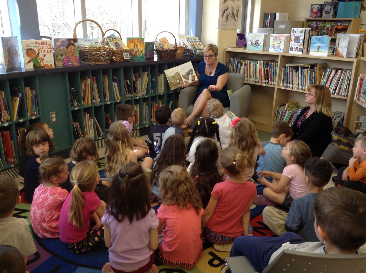 LPSKinderkids's tweet photo. Mrs. Martin is reading "Diary of a Worm". The perfect book to encourage our fascination for worms. #springweather #lotsofworms https://t.co/7RvEs6redW