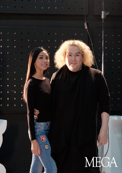 Hackerwildbitch's tweet photo. Wow international designer.Congrats @maymayentrata07  we are so proud of u. 

@mor1019 #MORPinoyBiga10 SHANAWA by Maymay Entrata https://t.co/WpeNY2HUwR