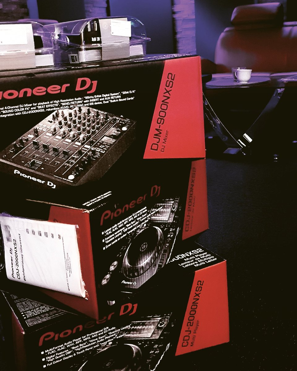 THE_DT_86's tweet photo. Proper set to our #studio 😎😎😎 #thedoubletroubles #dt86 #futurebass #trap #trapmusic #dubstep #musicproducer #dj #beatmaking #logicx #edm #edmlove #europeandjs #djs #duo #dang3r #tomash #djmag100 #lit #pioneer #music #Producers https://t.co/QDvEdtJcVv